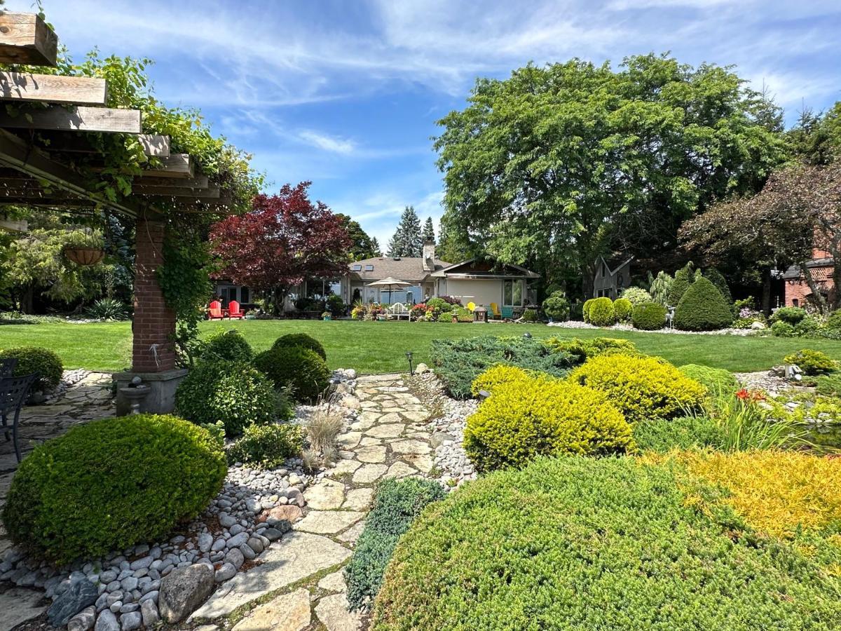 The Wind In The Willows - Luxury Lakefront Oasis Bed & Breakfast Кобург Екстериор снимка