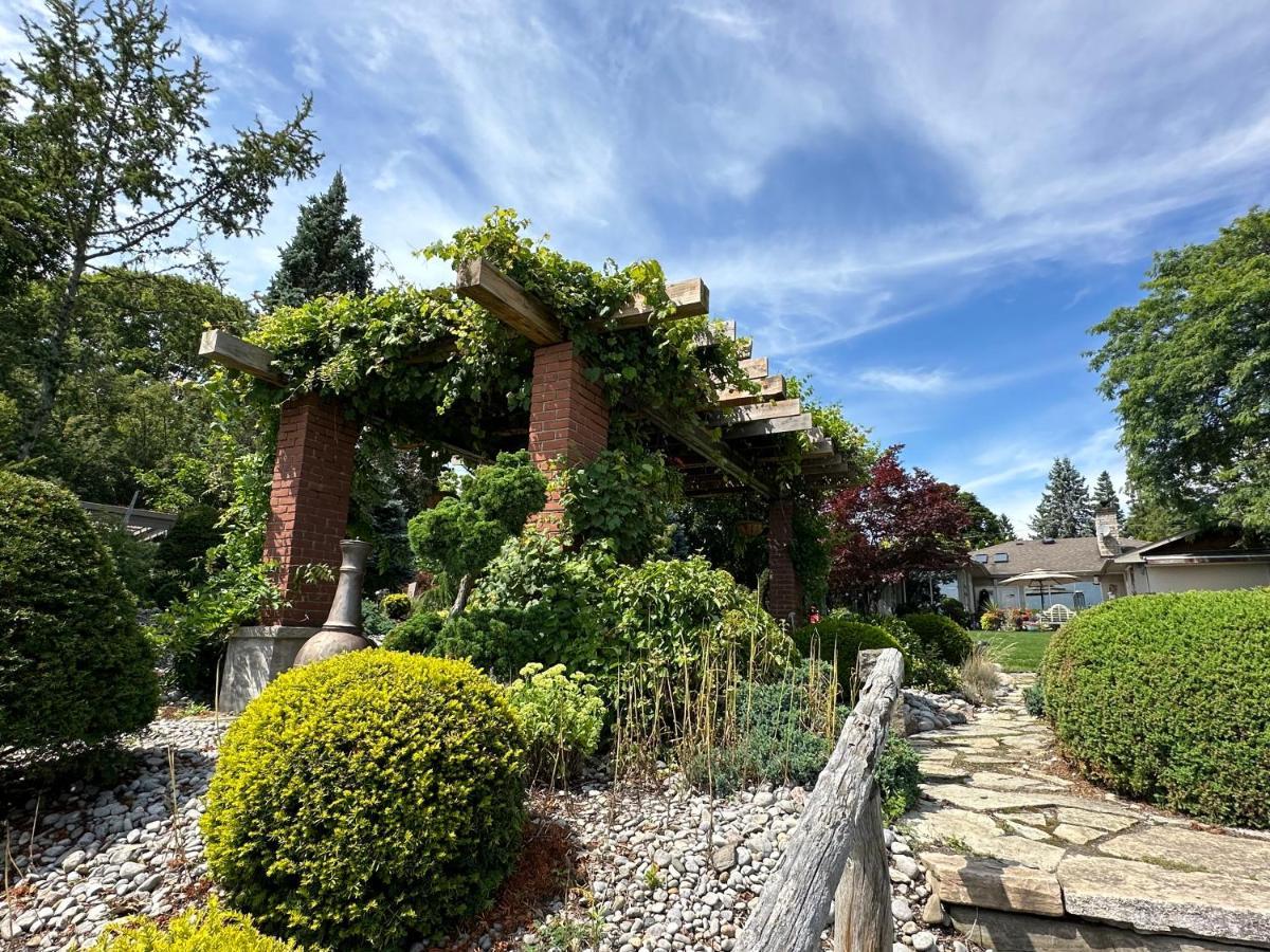 The Wind In The Willows - Luxury Lakefront Oasis Bed & Breakfast Кобург Екстериор снимка